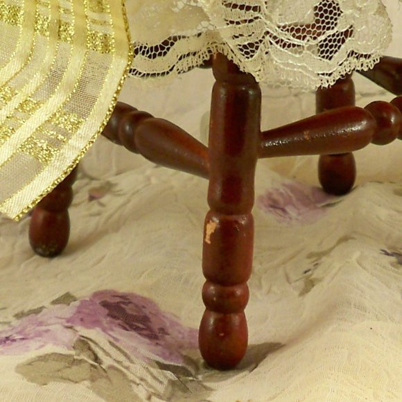 Collector"s Choice *Doll In Chair - Picture 6 of 7